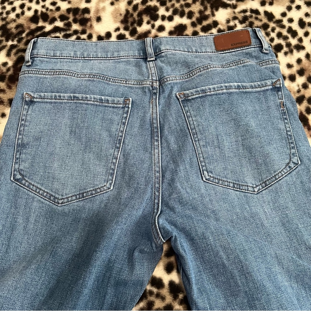 Express waist 32” women’s bell flare high rise jeans - Picture 7 of 12